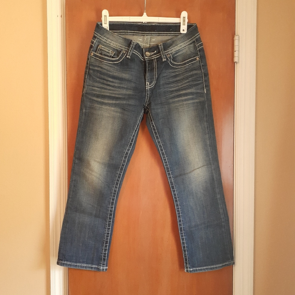 BKE Woman capri pants. Size 27.